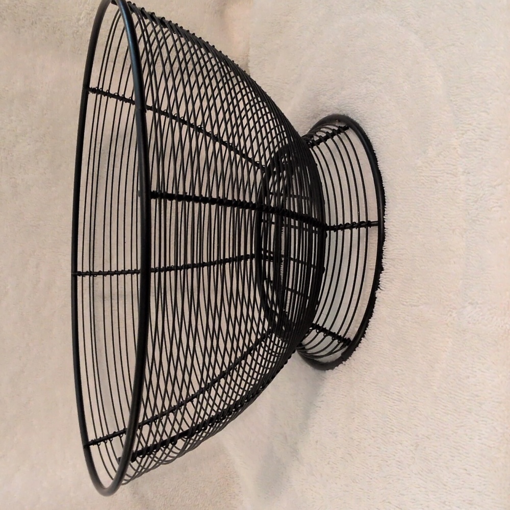 Large Metal Wired Bowl EUC - Picture 4 of 4